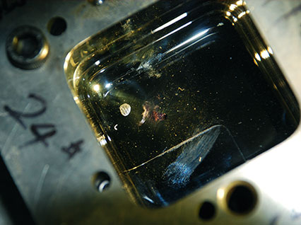 <a href='http://dtxf.net.cn/product/3.htm' class='text_a'>模具激光焊機(jī)</a>修復(fù)鏡面模具效果